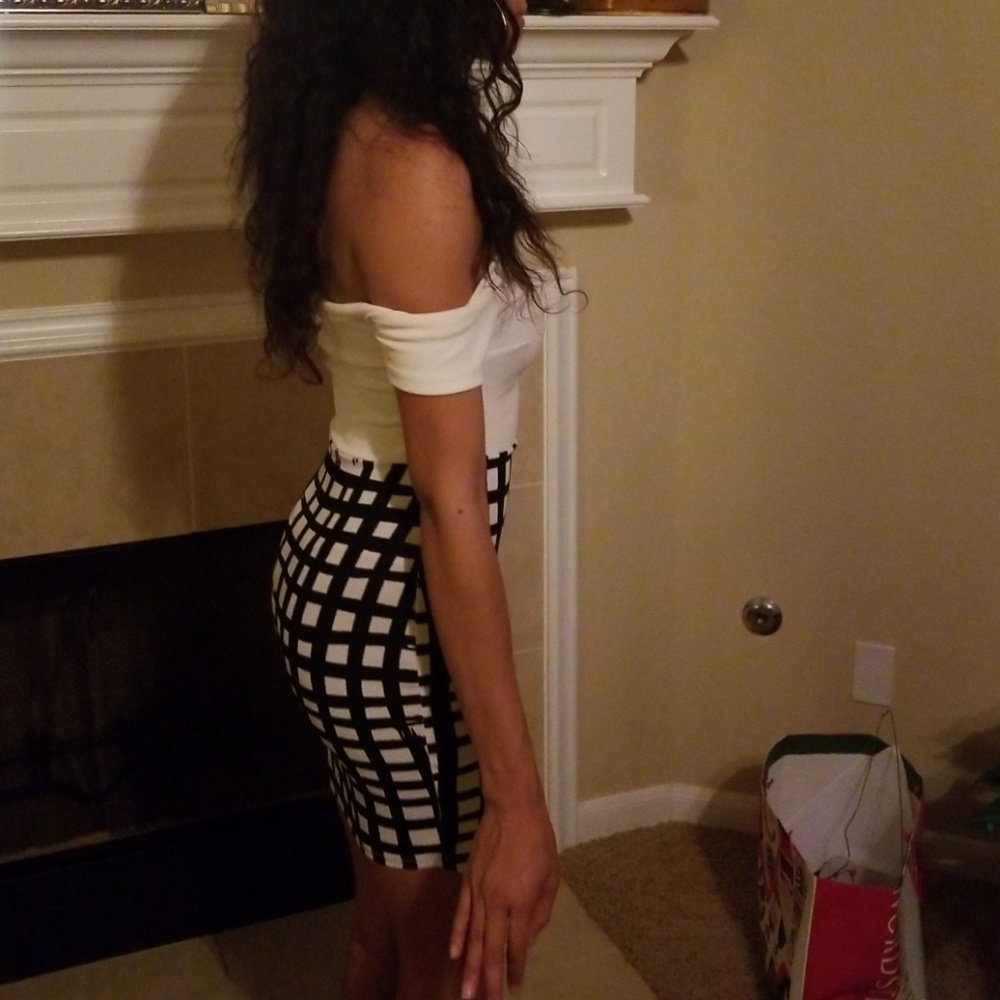 White & Black Fitted Tulip Dress - Picture 2 of 3